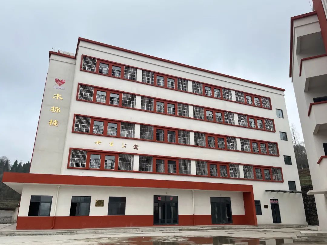 关岭自治县顶云街道龙洞小学:持续升级改造学生宿舍楼