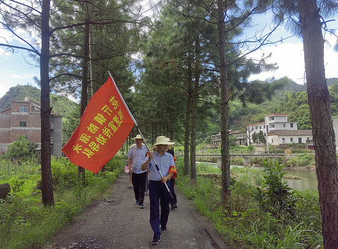 上饶报道:上饶市广信区花厅镇:防溺水安全宣传 老干部在行动