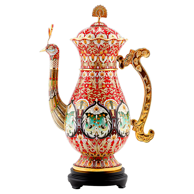 张同禄《孔雀壶》以象征吉祥与和平的孔雀为造型元素构思创新独特