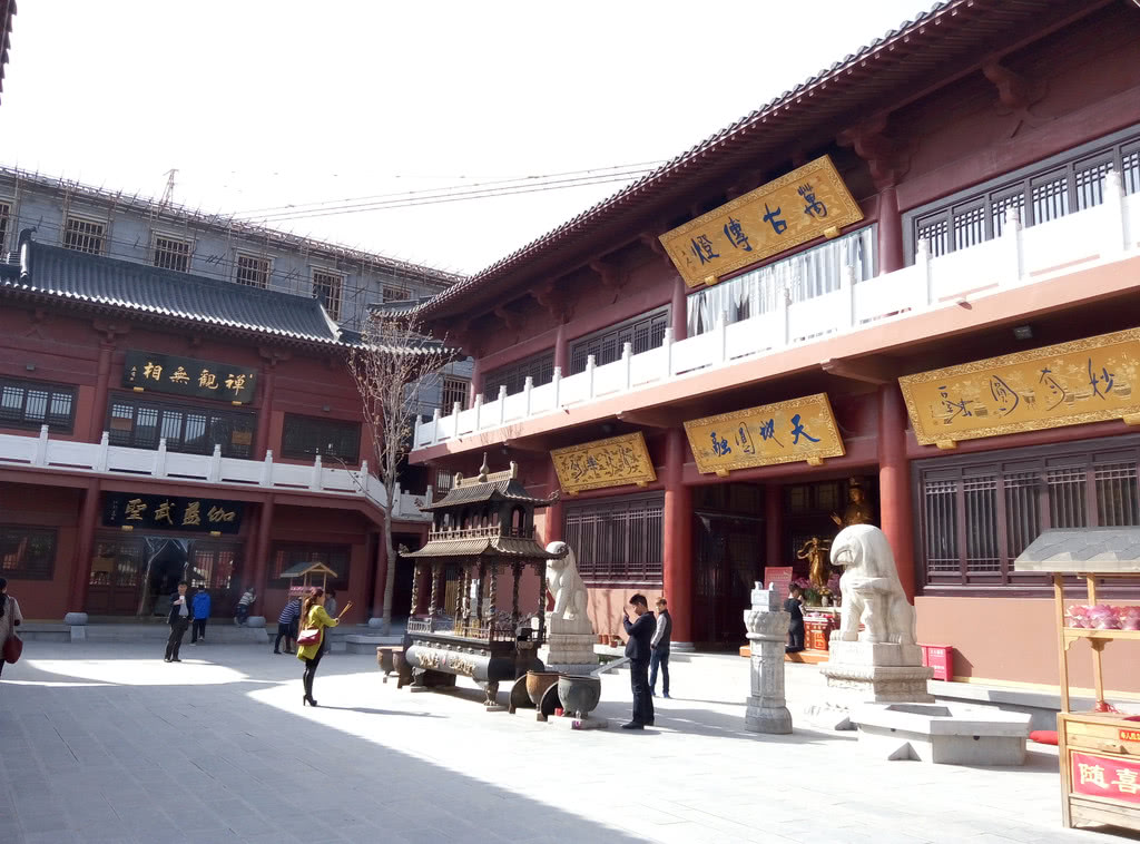 郑州的一座寺庙,门票免费,上香免费,抄经免费,僧人和蔼可亲