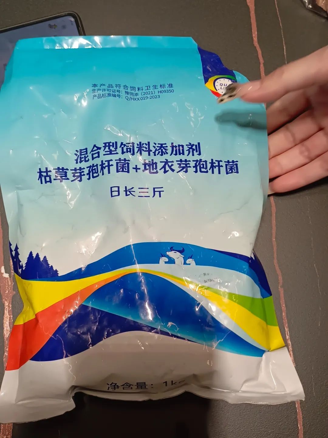 小伙为了长胖居然买了猪吃的