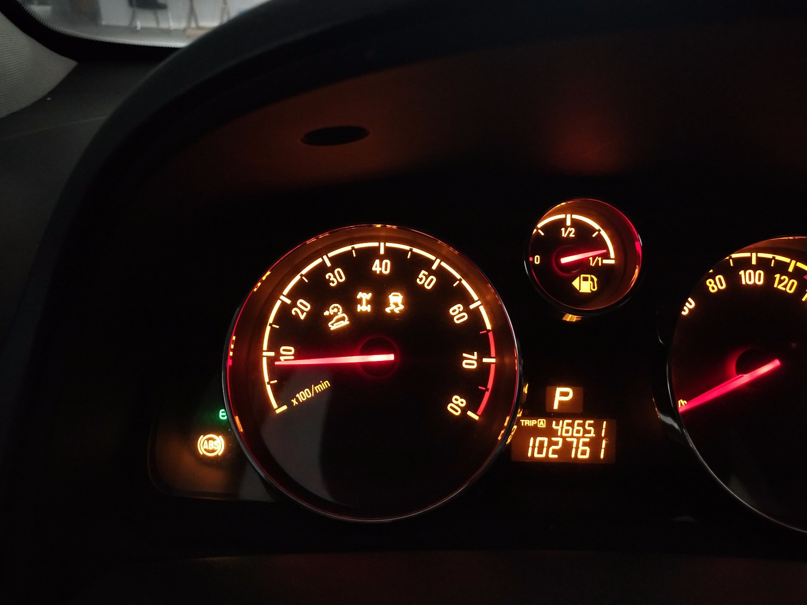 下坡辅助灯亮怎么关