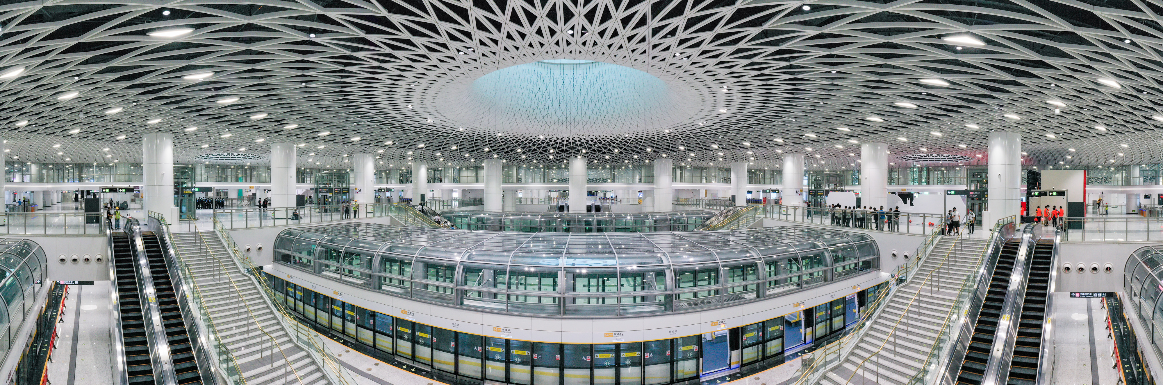 深圳地铁"两线三枢纽"开通 运营里程达483公里