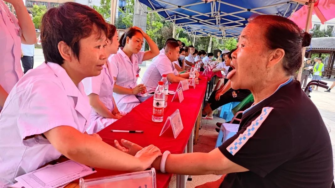 修文县人民医院开展2023年医师节"万医下基层"大型义诊活动