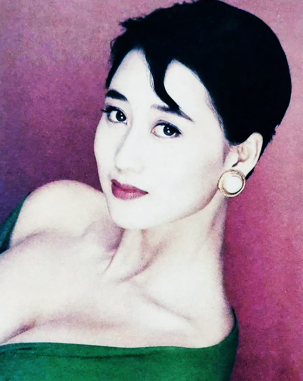 利智年轻时的美貌和气质非常美妙.