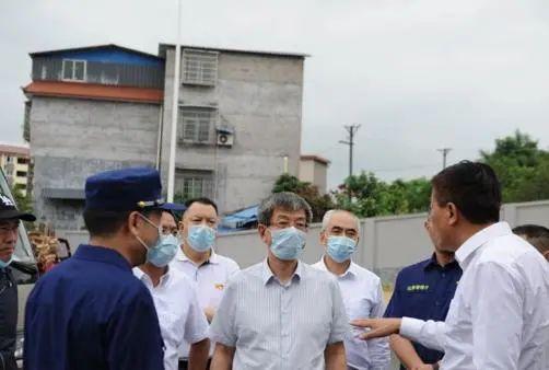 应急管理部工作组组长,中国地震局副局长倪岳伟深入一线指导抗震救灾