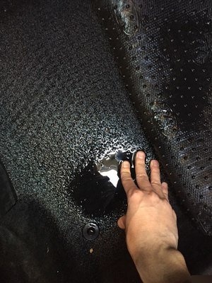 汽车地毯进水怎么处理