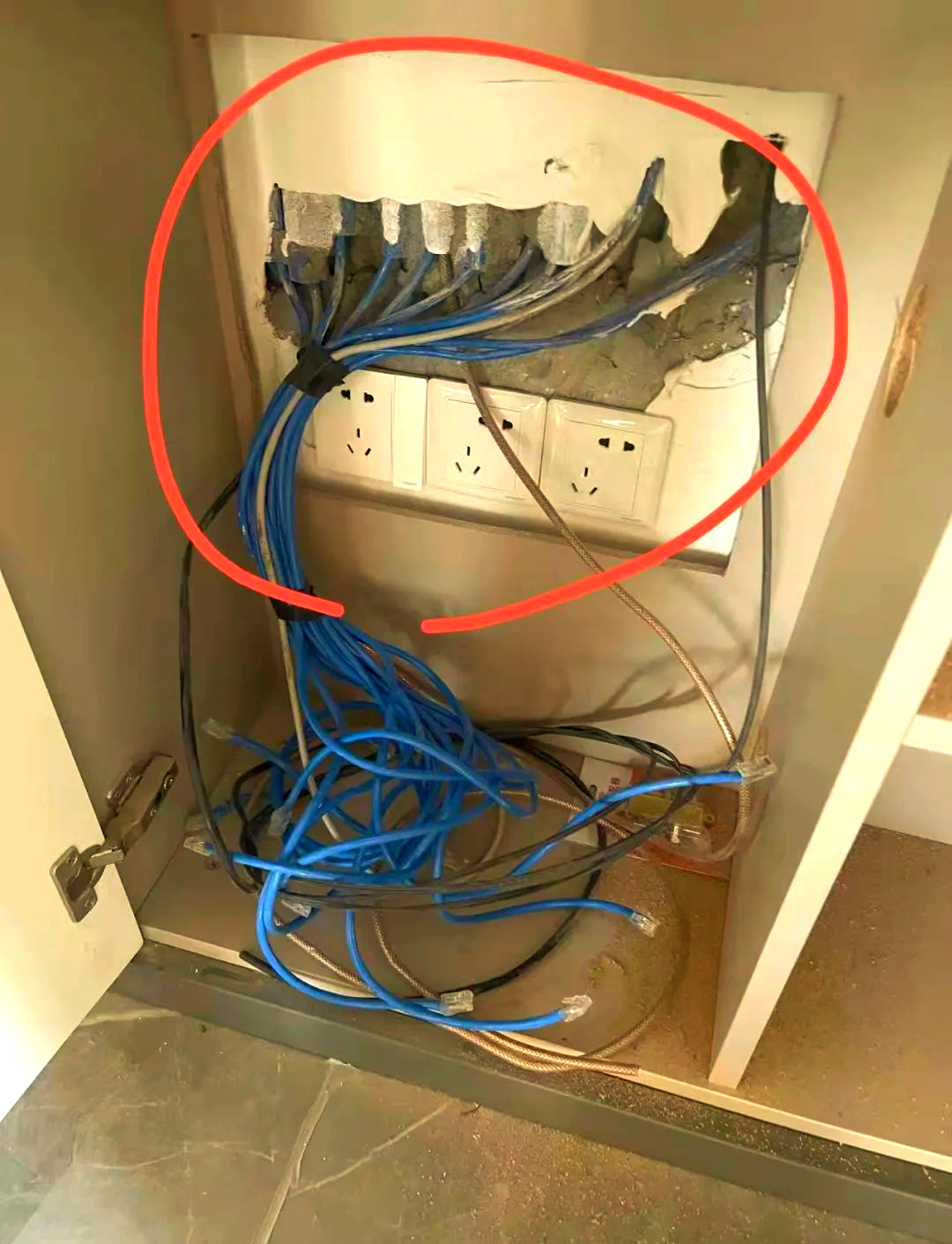 互联网时代,弱电箱需求面临挑战