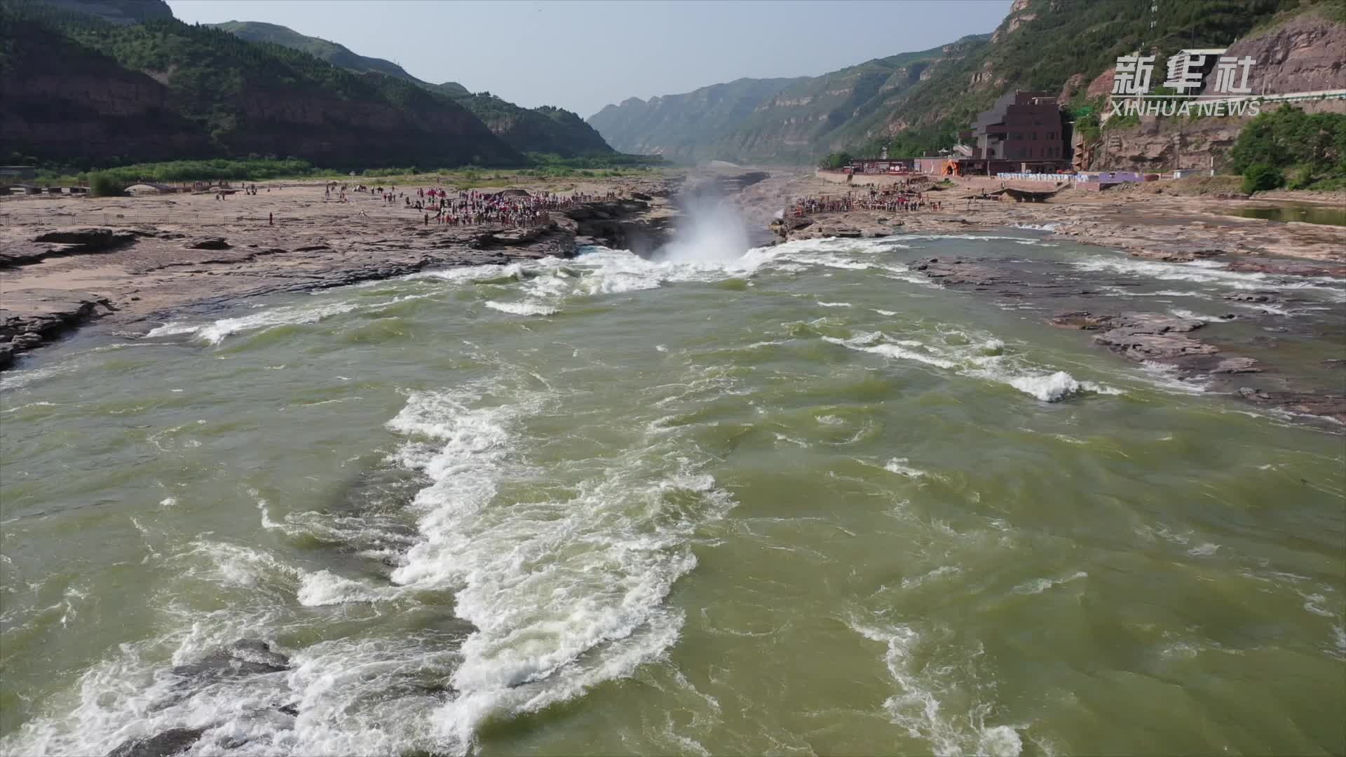 黄河壶口瀑布现"清流飞瀑"与"彩虹桥"景观