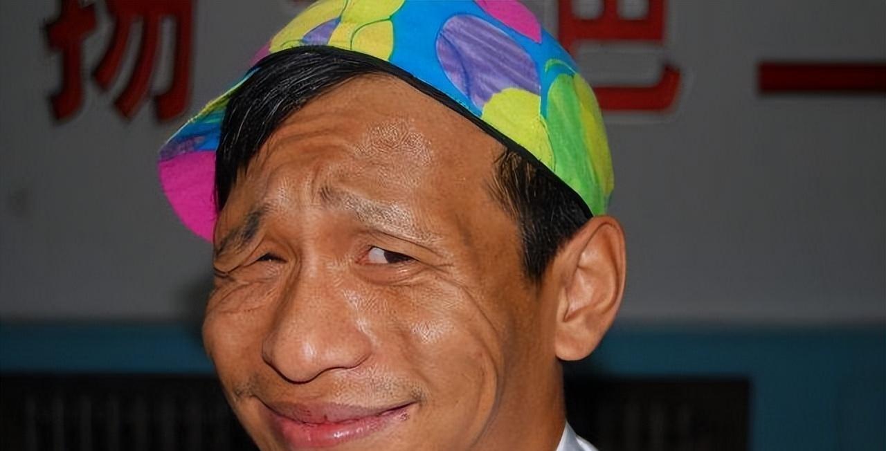 11年了,宋小宝成名后抛弃发妻,转身娶年轻粉丝,如今生活怎样了