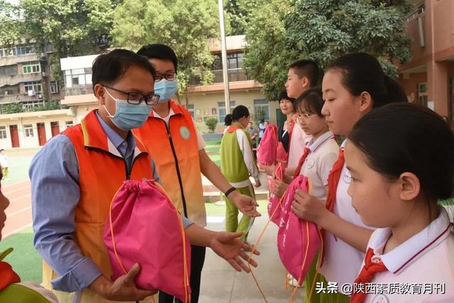 西安市雁塔区昆明路小学开展防震减灾应急疏散演练活动