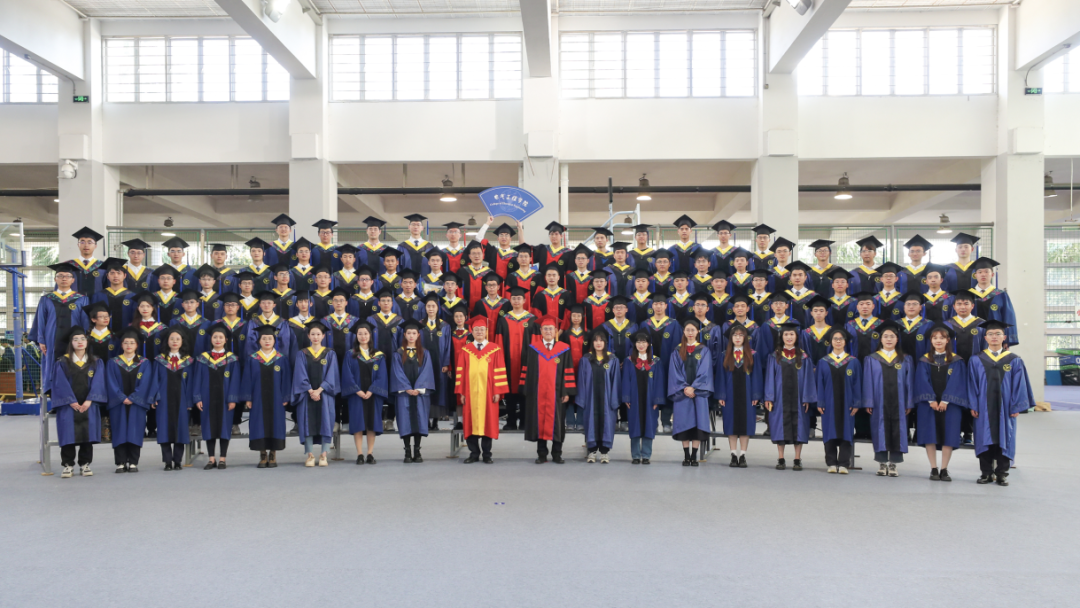 人间最美是青春多图直击2024年春季研究生毕业典礼