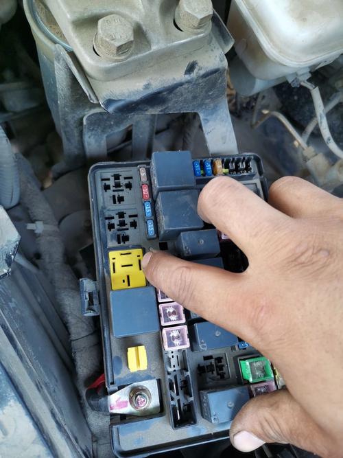 汽车空调继电器的作用是什么?