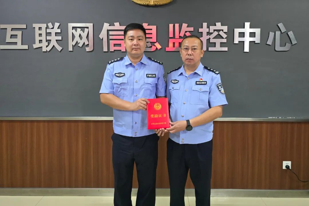 双台子公安分局8月26至27日,盘山县公安局领导班子成员,分别前往交管