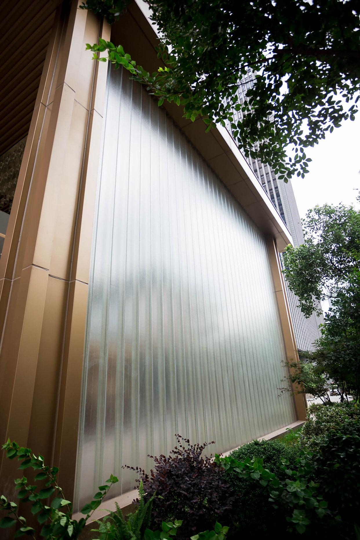 阿普尔u型玻璃超白钢化u玻厂家价格查询杭州迪凯金座幕墙案例