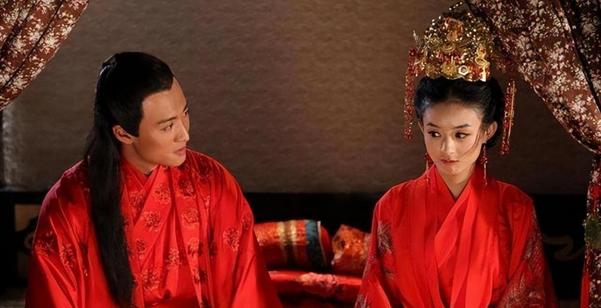 古时,一个25岁的光棍买回了60岁老太婆当媳妇,新婚当晚,老太宽衣解带