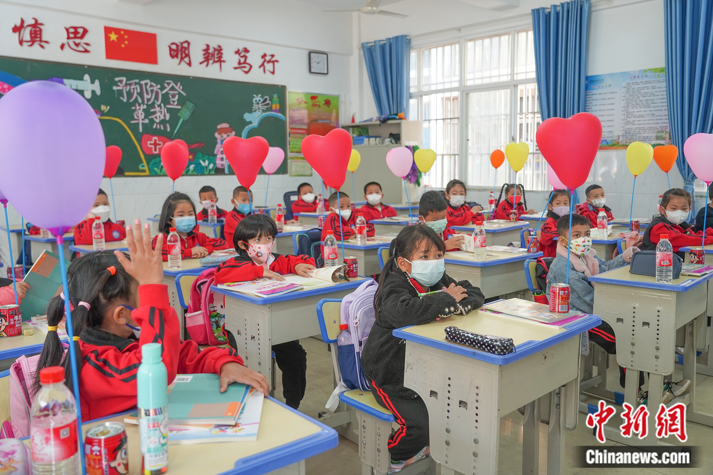 云南瑞丽姐告国门小学开学 345名中缅学生返校