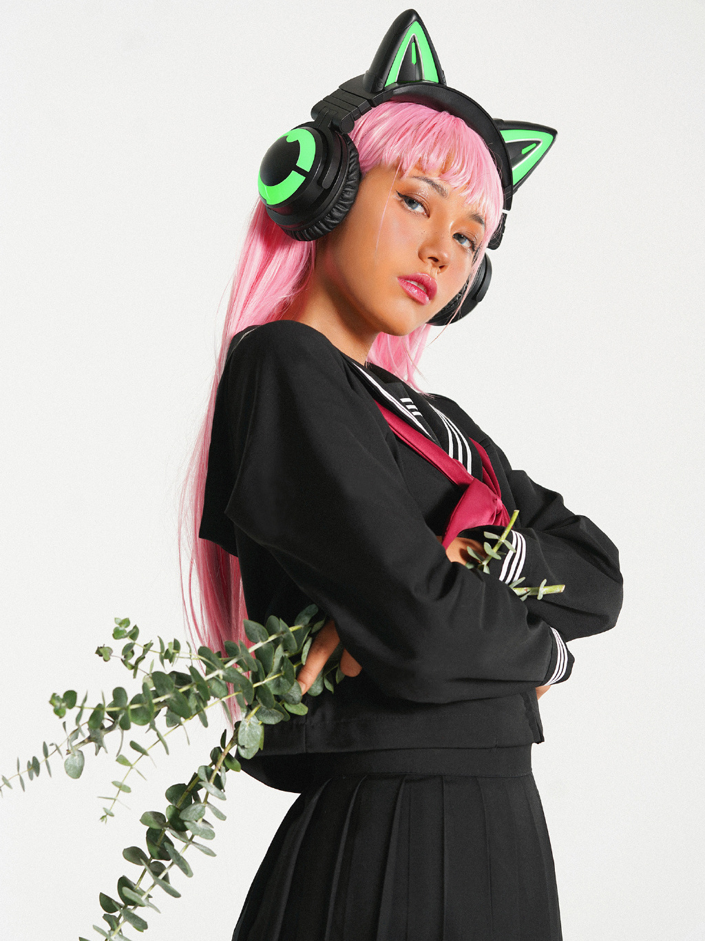 最近火了一种搭配叫"黑皮 jk",帅气又大方,独特感十足!