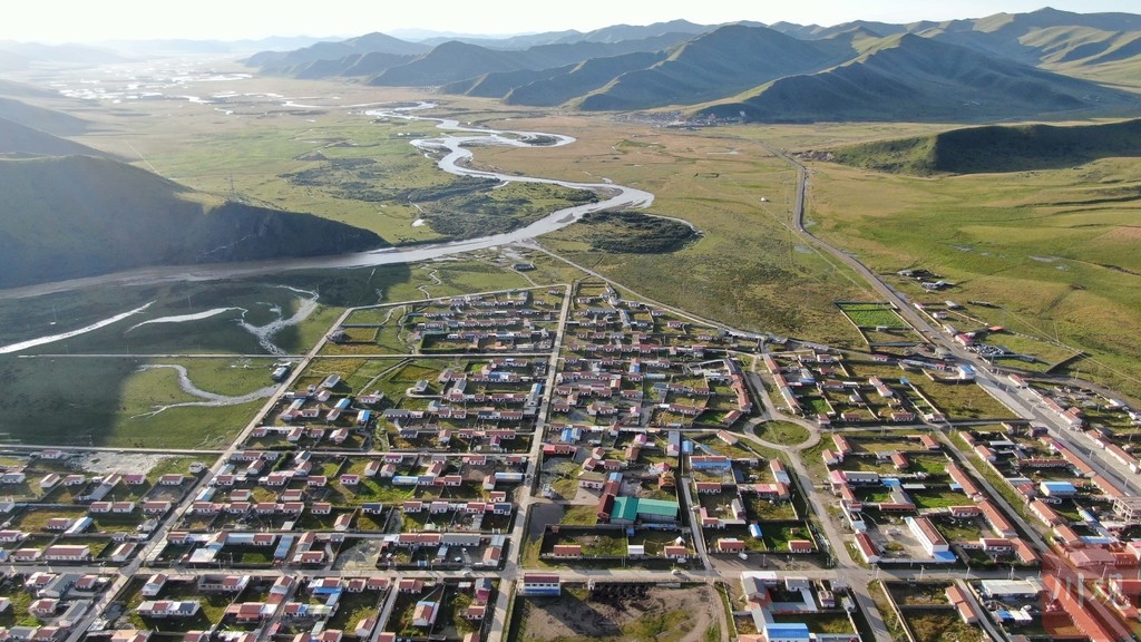 百县千村行(82)阿坝县合拉玛村奖勤罚懒激发贫困户增收