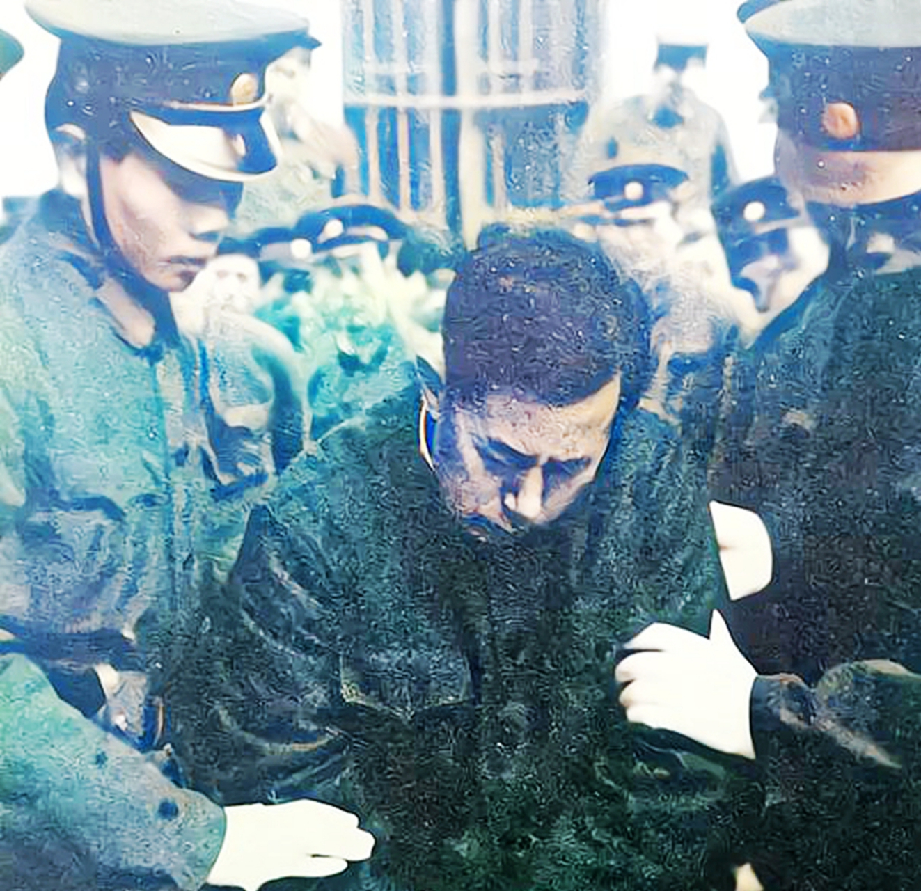 1983年,广东汕尾,贪污犯王仲被押上刑场执行死刑.
