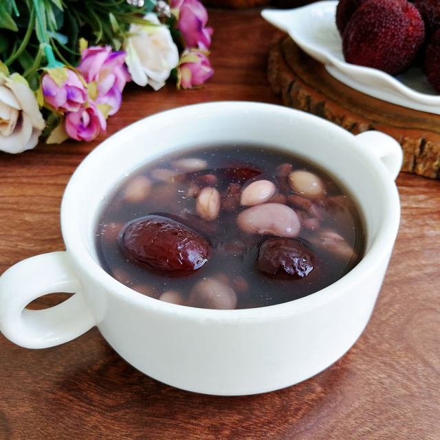 by 清水淡竹 原料:红枣,花生,红豆,扁豆,冰糖 做法步骤