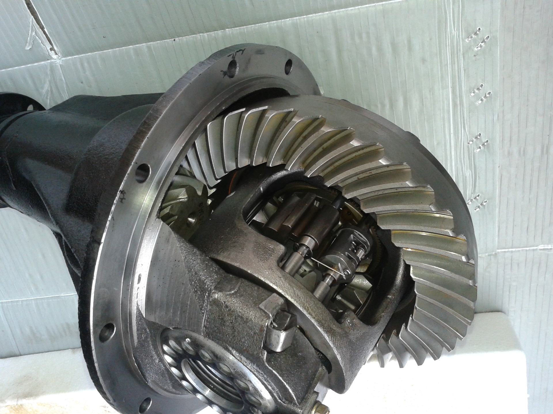 HOWO axle differential cover