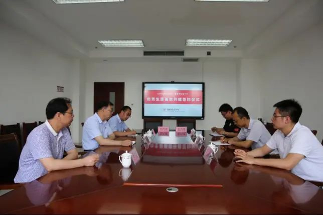 杨希亮从"开放,包容,务实,创新"四个视角介绍了临淄中学的办学情况