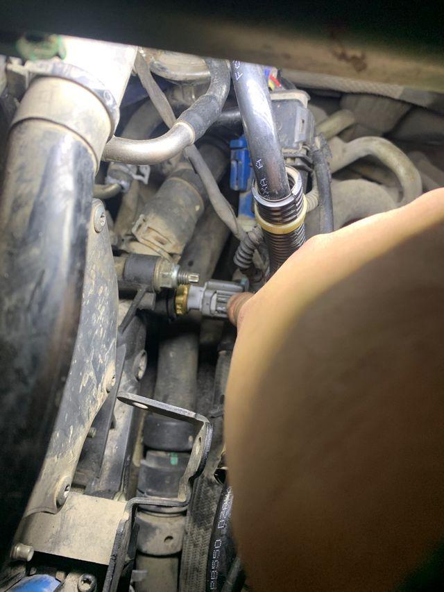 燃油温度传感器的位置在哪里