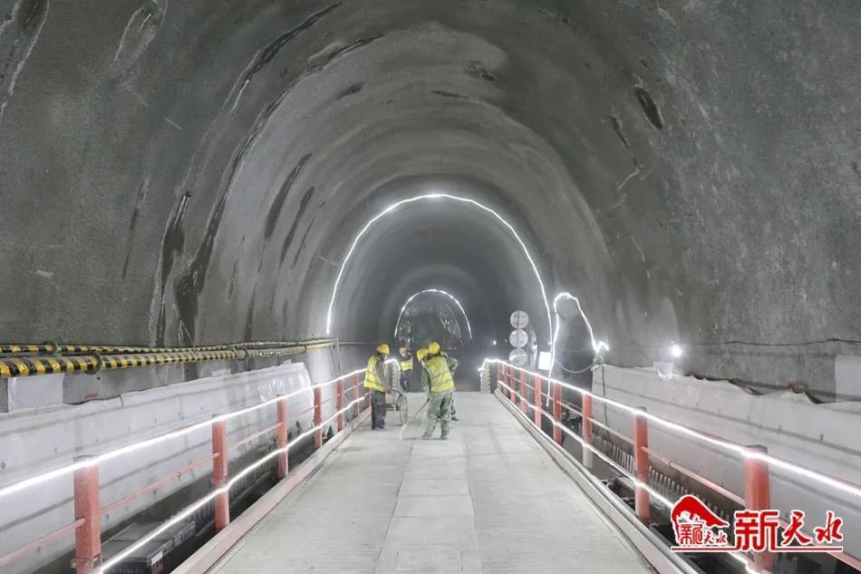 天陇铁路新麦积山隧道3号,4号斜井双双掘进突破1000米