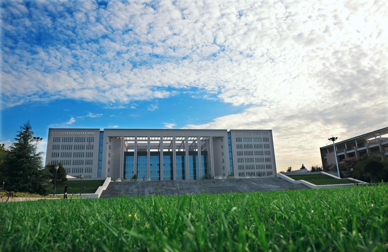 西北大学怎么了?前有贾浅浅事件,后有研究生区别对待,众人吐槽