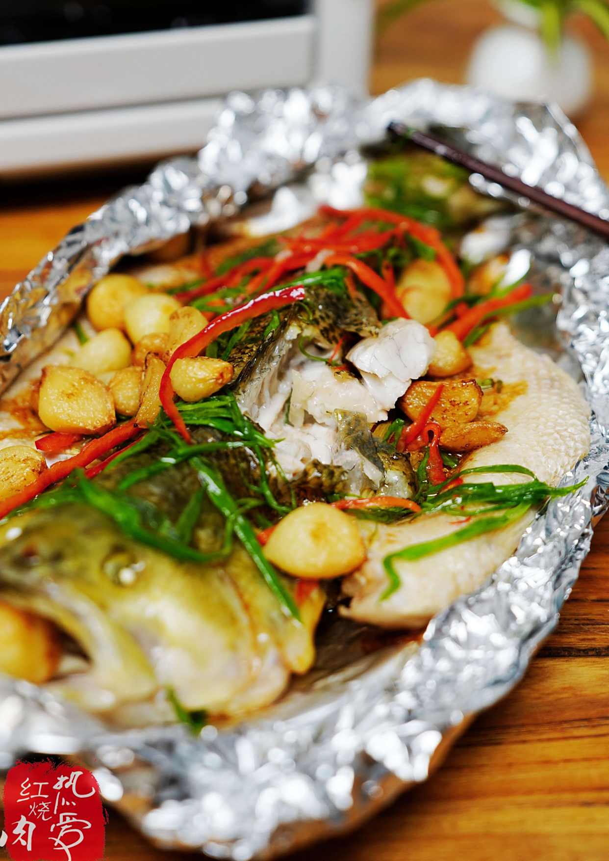 鲈鱼这么做味道鲜美口感嫩,无需厨艺特简单,拿张锡纸一包就能做