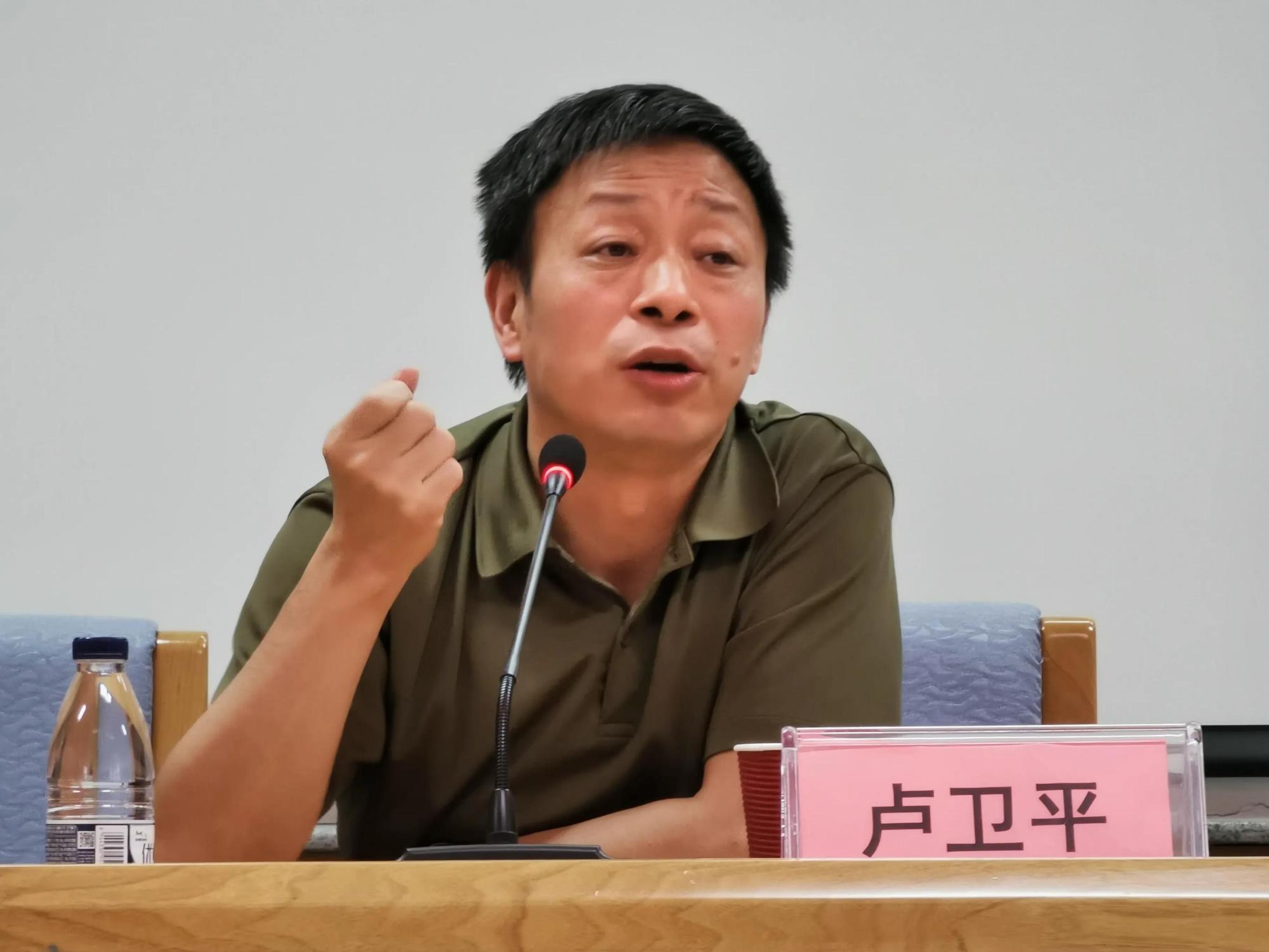 《草堂》头条诗人卢卫平,真的觉得自己"平庸"吗?