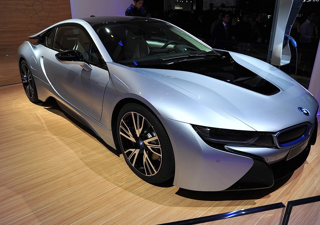 2014款宝马i8这款车,轮毂尺寸型号