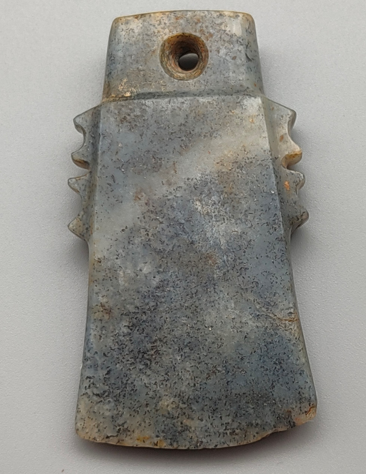 极其珍贵的殷商王朝的重器:和田墨玉钺(馆藏)