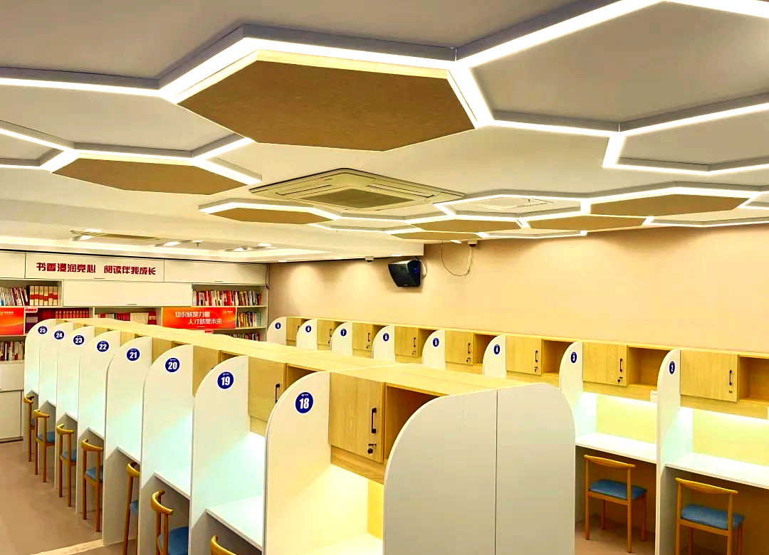 莱山区"享莱就莱"人才社区的多功能室现已开放,预约服务已启动!