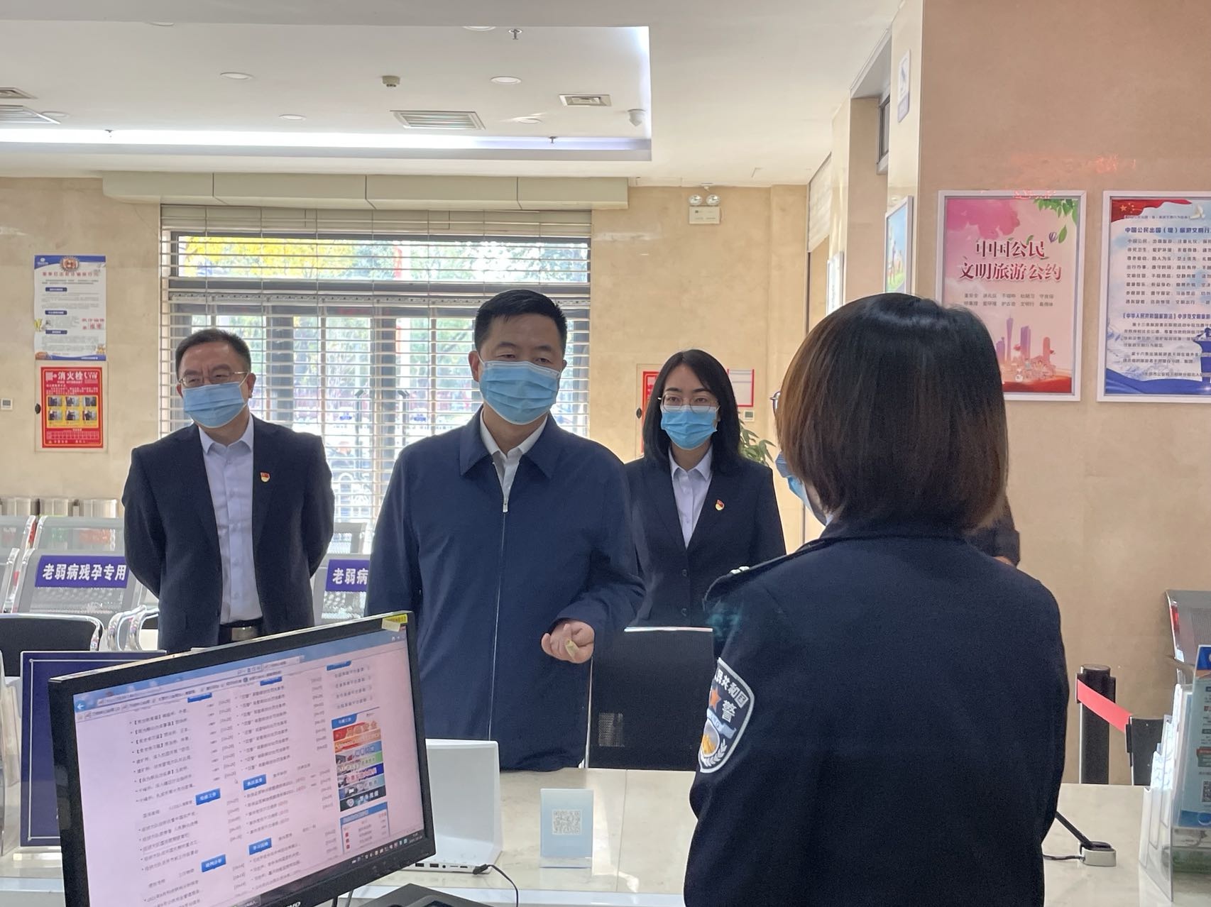 区委常委,区纪委书记,区监委主任郭昕深入 区行政审批服务管理局调研