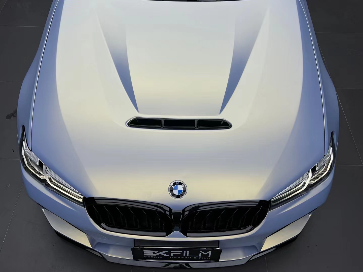 宝马bmw5- ekfilm改色膜远峰蓝魅金(亚),哑质感,四色渐变