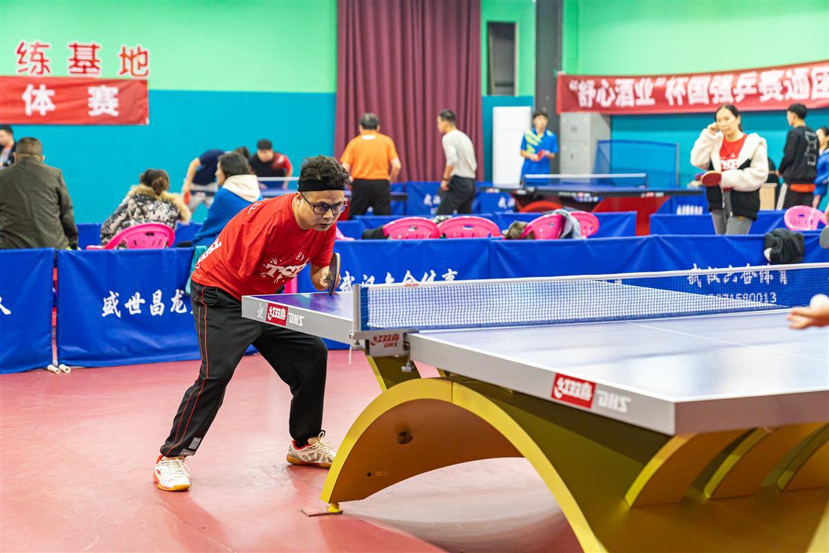武汉退役军人开乒乓球馆一年吸引40余名残疾人免费打球