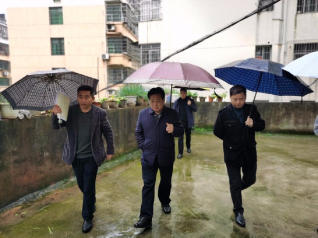 宜春市生态环境局党组书记,局长卢新明到社区督导全国文明城市创建