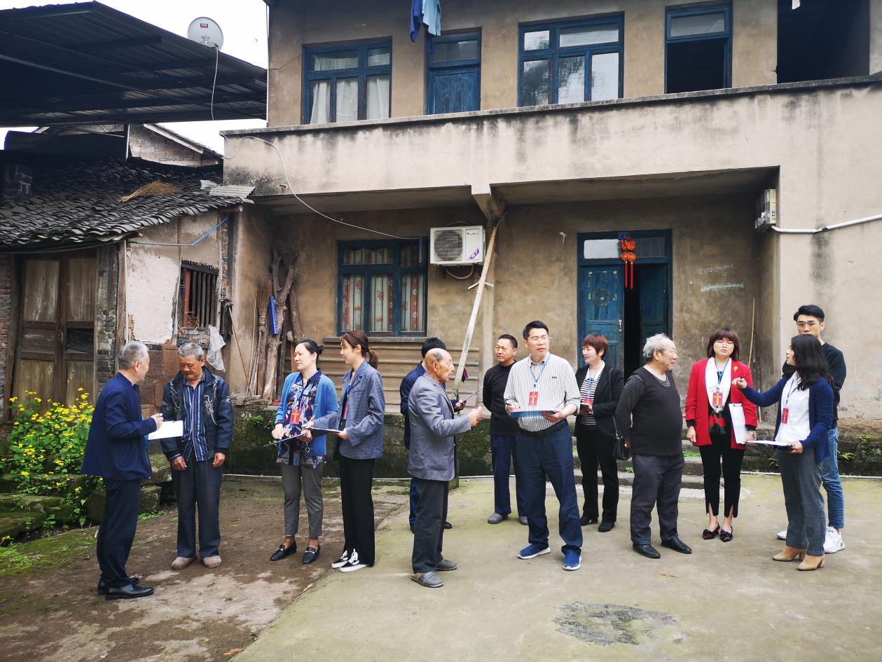 沙坪坝区回龙坝镇:整治农村人居环境 开启乡村新"美颜"