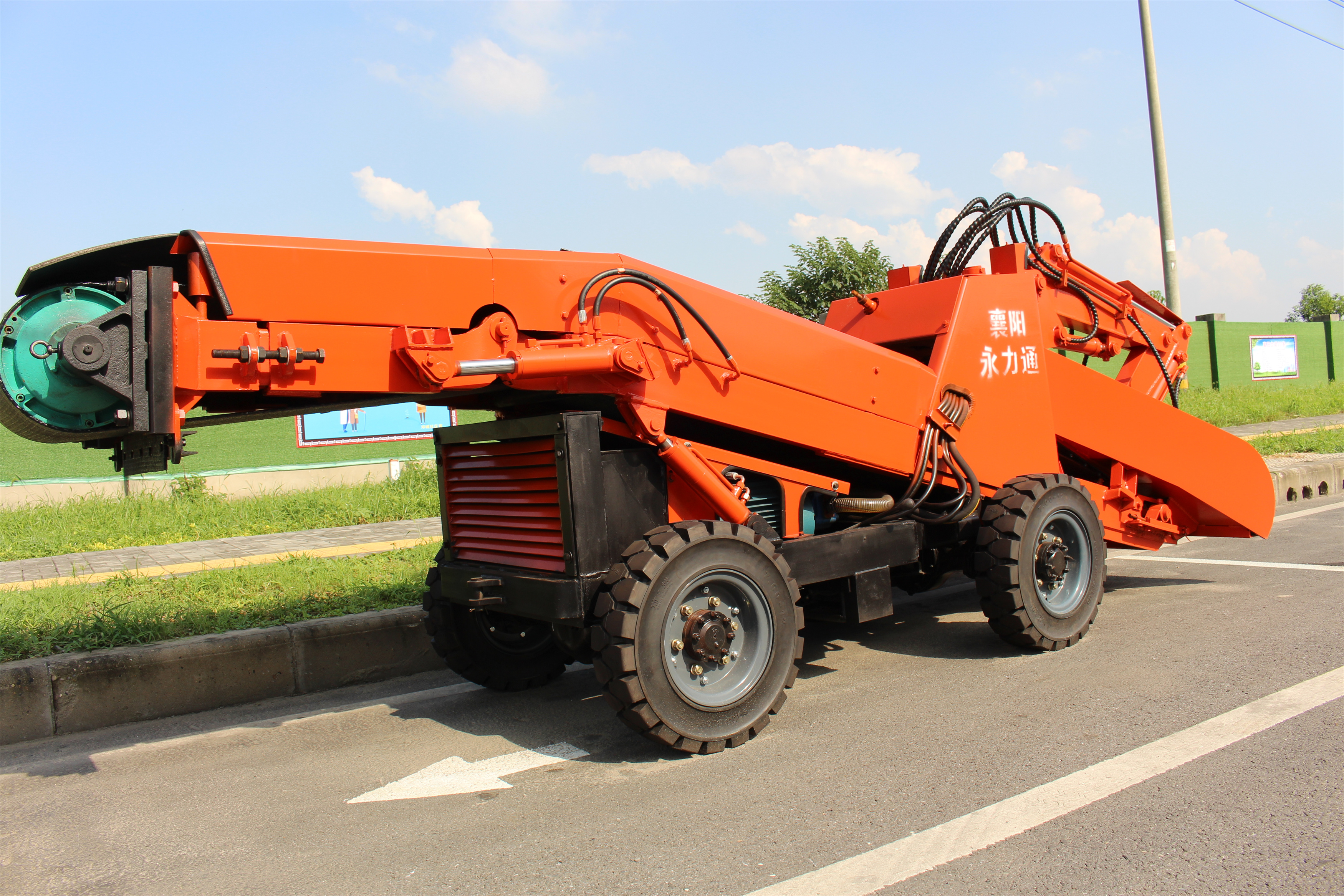 轮式扒渣机厂家做大做强的核心因素有哪些?其实也就是这五个部门