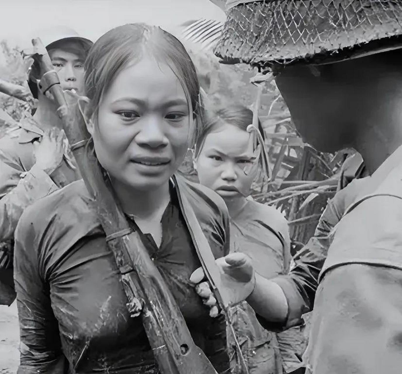 据回到美国的士兵回忆,她们会把这些女兵脱光衣服,绑在牛背上