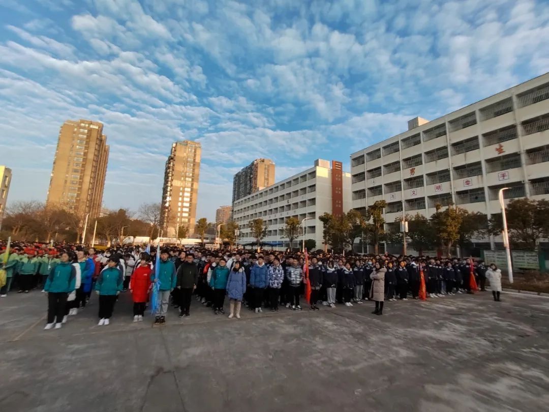 宣城市第十二中学:法治第一课 春日"开学礼"