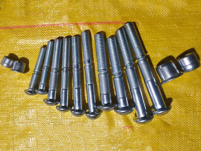 用环槽铆钉的时候记得保护好自己