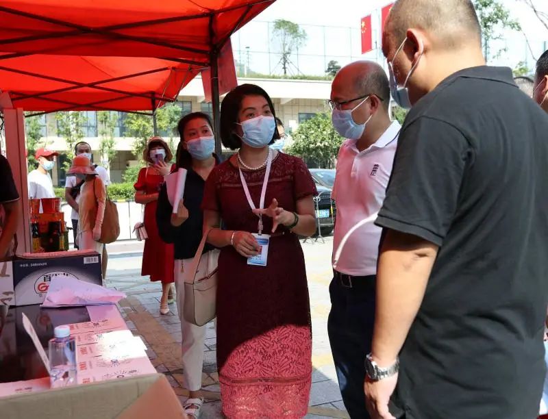 今天上午,我市开展社区新冠肺炎疫情防控综合应急演练,全面提升武夷山