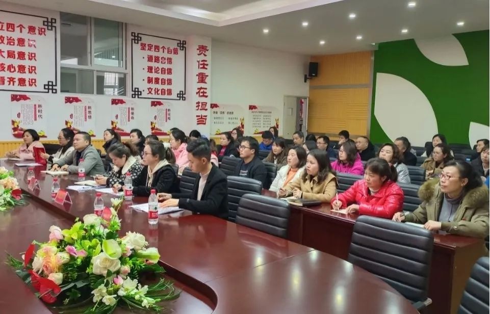 金崇俊小学名校长工作室送培送教到都匀十三小