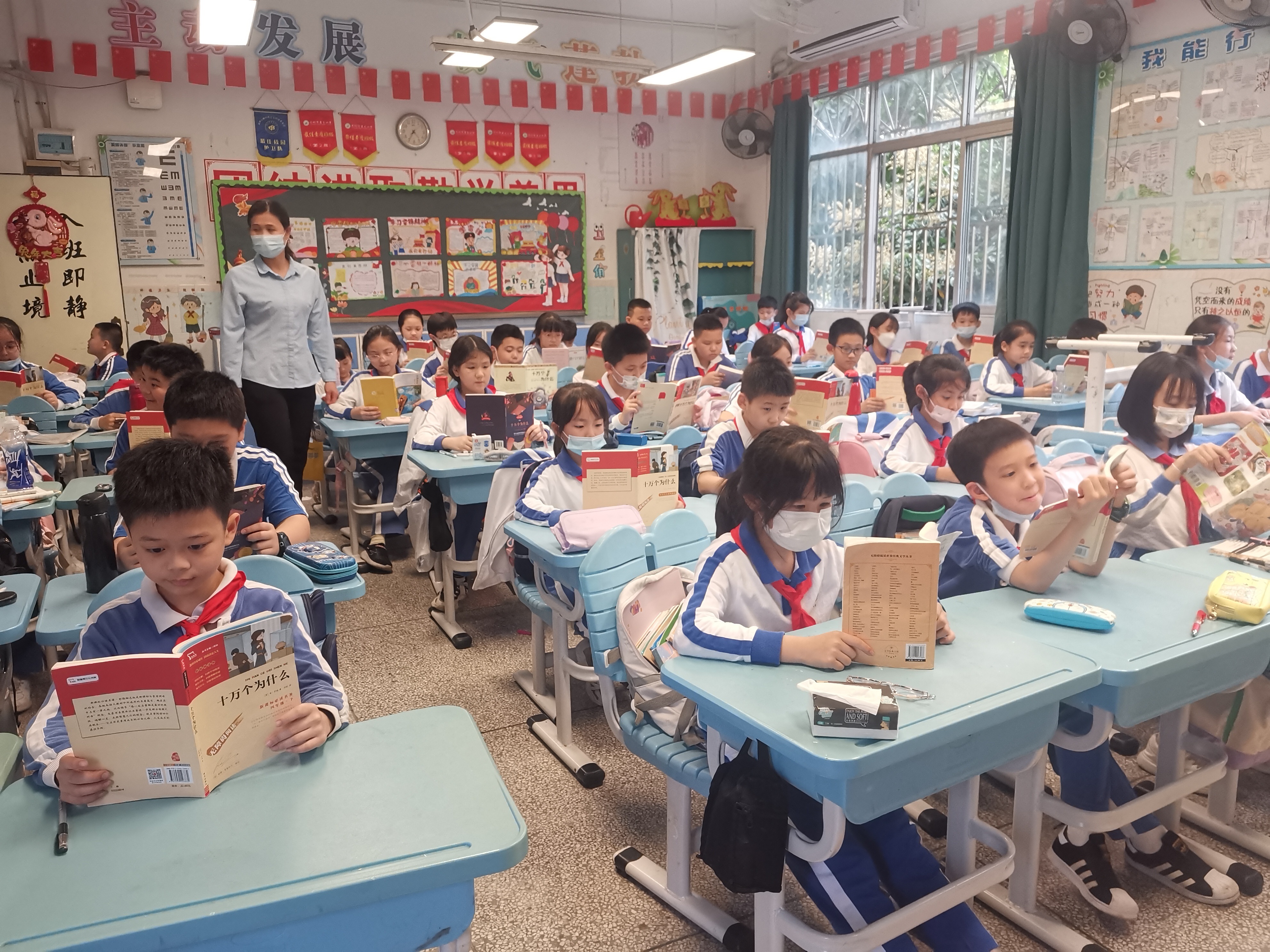 景贝小学开展全校师生"共读半小时"