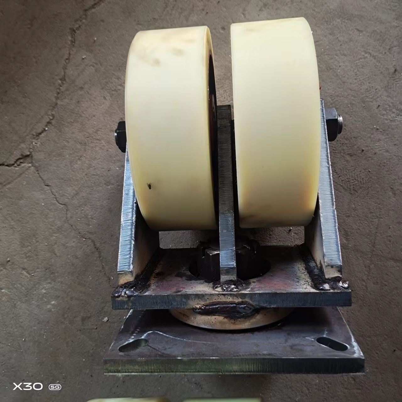 10寸超重型工业万向轮的特点,优势以及应用场景