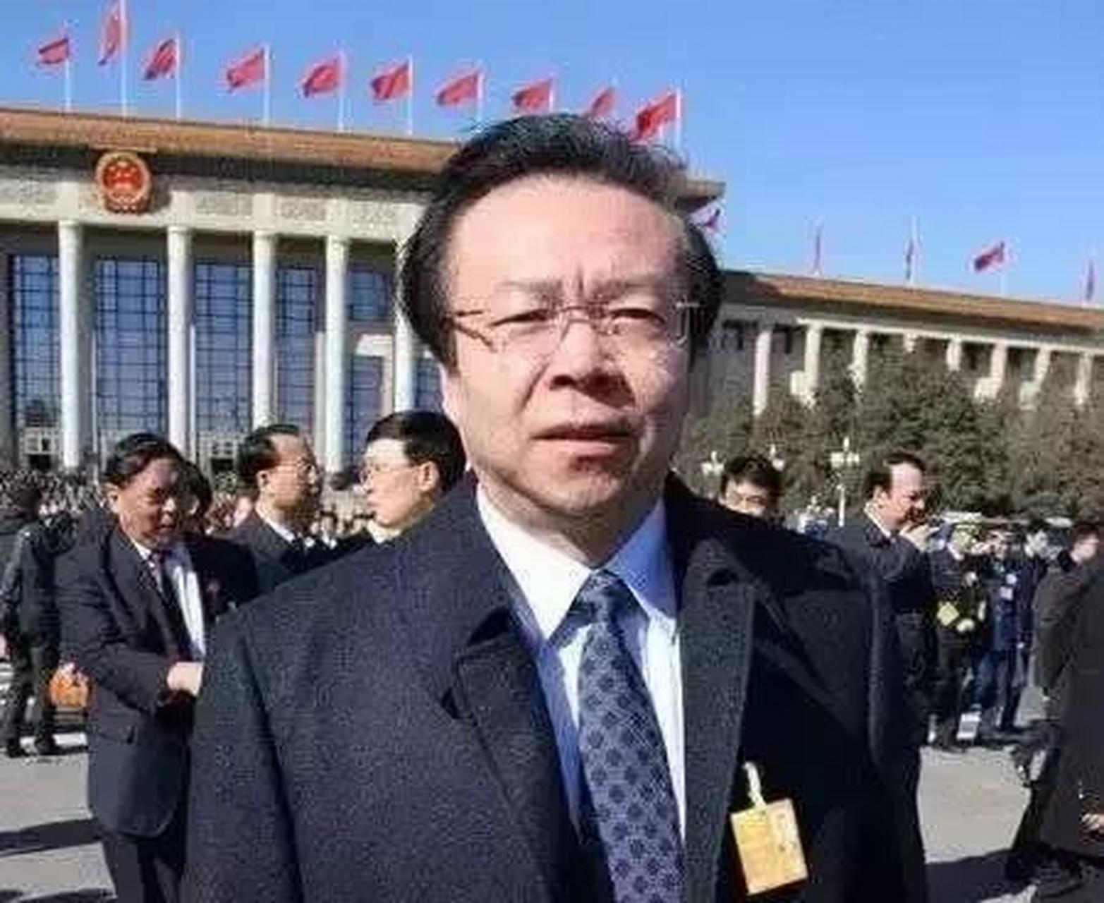 网上流传赖小民,将100个情人放到同一个小区,100个情人相处融洽