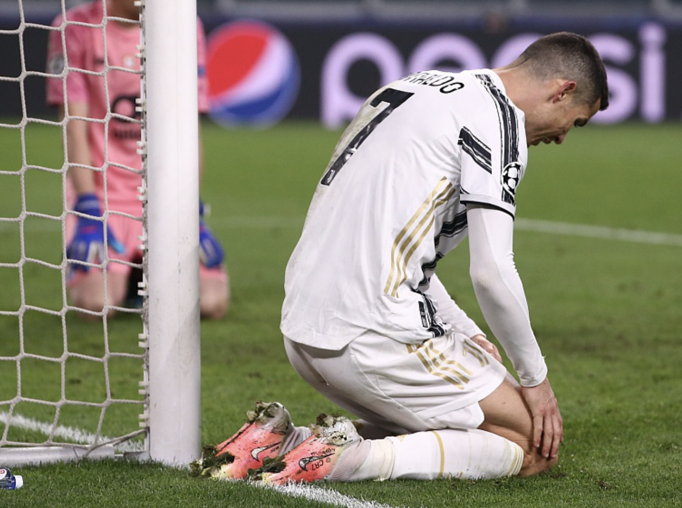 损失两千万欧!c罗与尤文闹翻,未签协议吃大亏,申诉败局已定